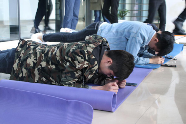 激戰(zhàn)正酣！聯(lián)測(cè)員工約戰(zhàn)“平板支撐”